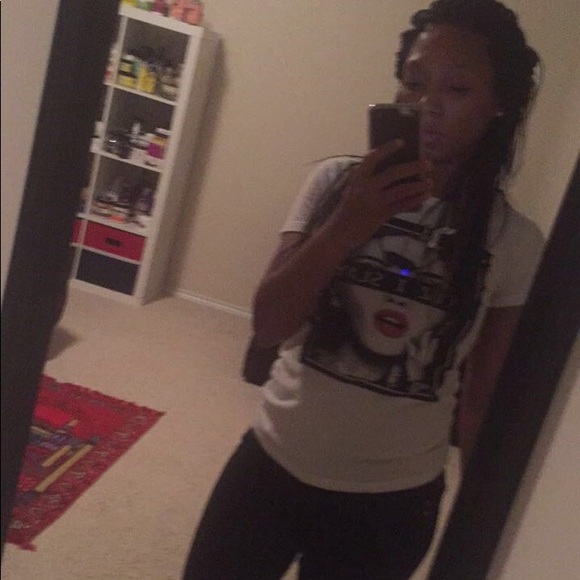 Meet Your Posher, Canisha - Picture 5 of 6